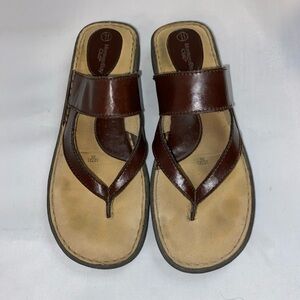 GOOD- Womens Size 11 Montego Bay Club Leather Sandals Thongs Medium Pre-Owned